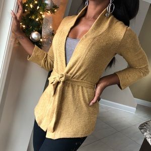 🥂🥂 New Years $10 clearance sale
Metallic gold  Cardigan
